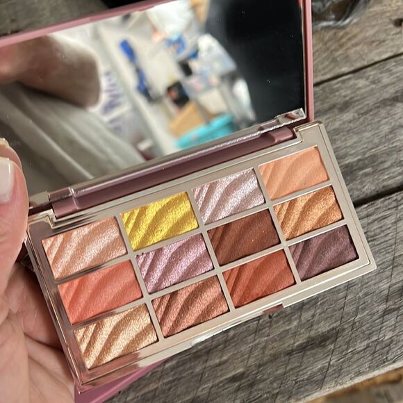 Ciate The Velvet Eyeshadow Pallette- brand new in box- beautiful colors - Picture 2 of 5